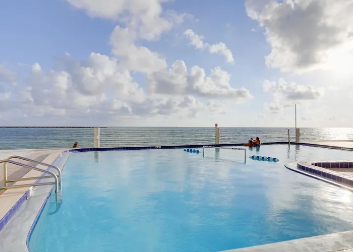 Dolphin & Manatee Viewing From 15th Floor & Pool! * Clearwater Beach