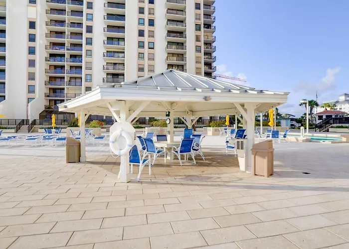 Dolphin & Manatee Viewing From 15th Floor & Pool! Holiday home *